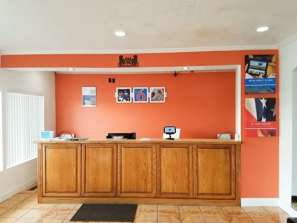 Oyo Townhouse Dodge City Ks Exterior photo